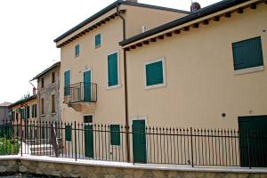 re 008